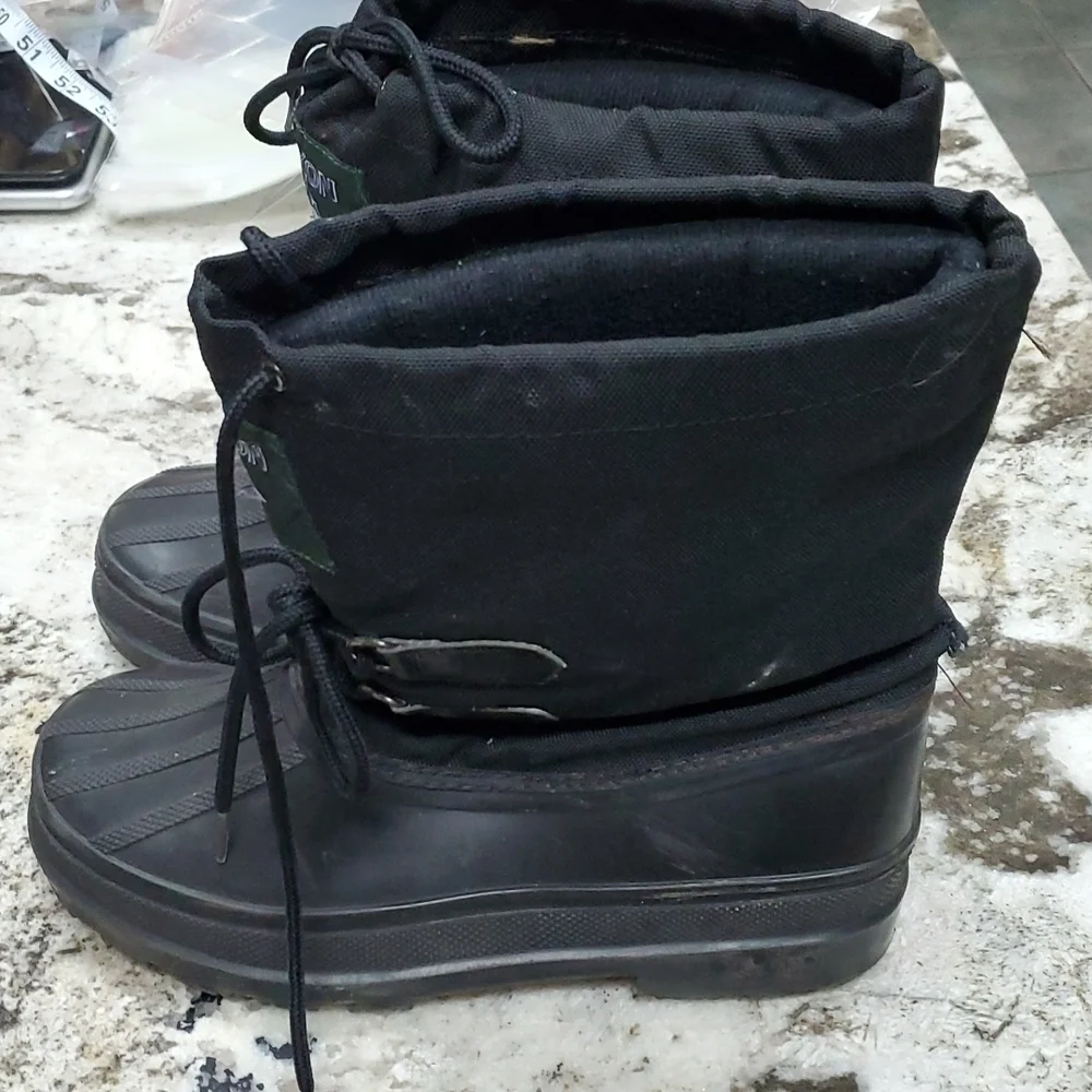 Yukon Avalance Boots Size 6 all weather black size 6 has flaw rain snow